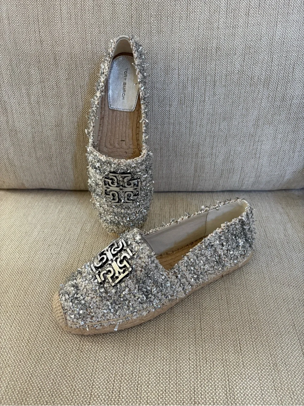 New TORY BURCH TWEED ESPADRILLE IVORY & METALLIC SILVER THREAD Size 7